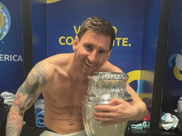 Lionel Messi Copa America võidutrofeega. Foto: Instagram @leomessi