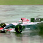 Andrea de Cesaris 1993. aasta Suurbritannia GP vabatreeningul Tyrrelli vormeli roolis. Foto: Martin Lee/Wikimedia Commons